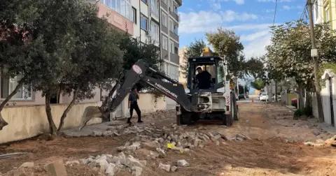 Bandırma’da Yol Ve Parke Taşı çalışmaları Sürüyor
