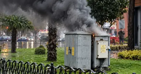 Elektrik Trafosunda Kıvılcım Paniği