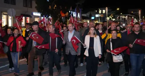 Ayvalık’ta Cumhuriyet Coşkusu Feridun Düzağaç Konseriyle Zirveye çıktı