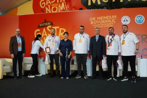 Susurluk’ta İhtiyaç Sahiplerine “evimde Hizmet Var” Desteği