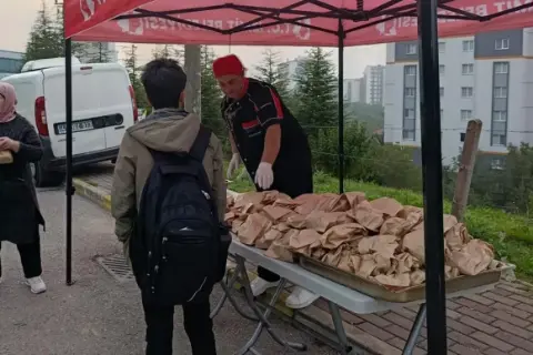 Bandırma’da Yol Ve Parke Taşı çalışmaları Sürüyor