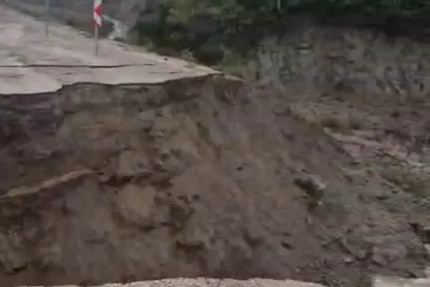 Gönen’de şiddetli Yağış Köprüyü çökertti