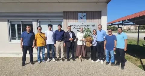 İşitme engellilerden Örnek Mahalle Muhtarı Melek Şahin'e ziyaret