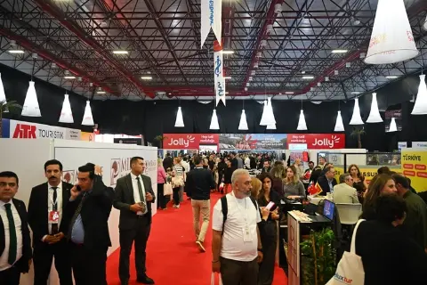 Akseki Kepezbeleni'nde otomobil uçuruma yuvarlandı: 1 ölü 1 yaralı