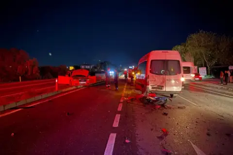 Ilıca- Kumköy kavşağında otomobil, jandarma motosikletine çarptı