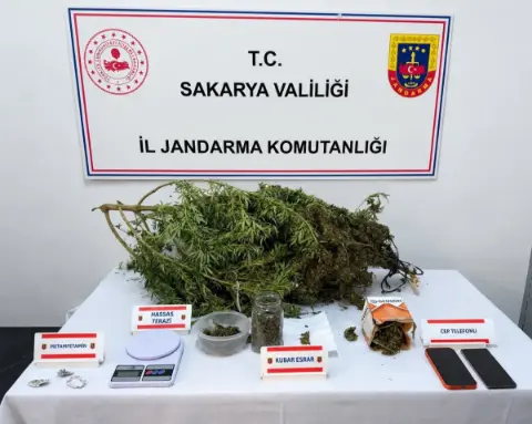 Sakarya’da kovalamacayla yakalanan uyuşturucu şüphelisi tutuklandı