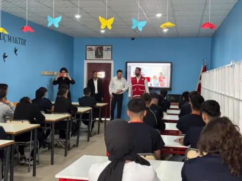 Siirt’te Kızılay’dan Minik Yüreklere Anlamlı Dokunuş! İyilik ve Dayanışma Final Okullarında Buluştu