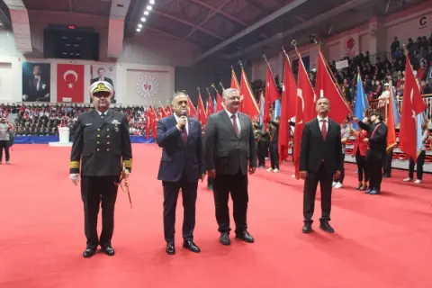 Cumhuriyet Coşkusu Salona Sığmadı