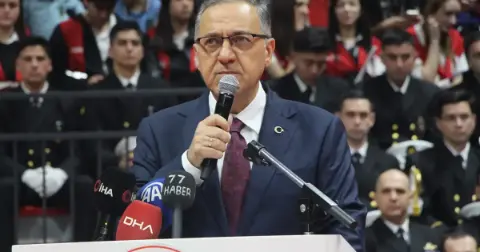 Yalova’da Cumhuriyet coşkusu salona sığmadı!