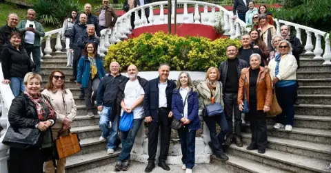 Yalova Valisi Usta, sınıf arkadaşlarını Yalova’da konuk etti