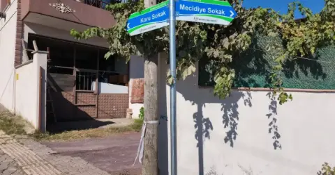 Yalova'da 4 köyde 52 sokak tabelası yenilendi