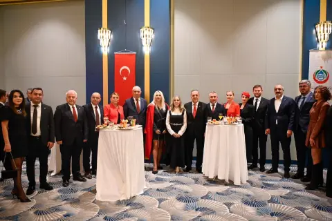Cumhuriyet kabul töreni Yalova protokolünü buluşturdu
