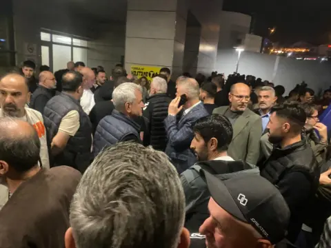 Saral’ın acı haberi sonrası başkanlar hastaneye akın etti