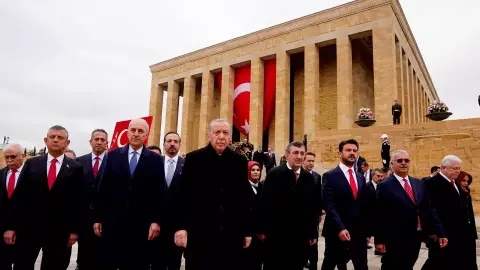 Cumhurbaşkanı Erdoğan başkanlığındaki devlet erkanı Anıtkabir'i ziyaret etti