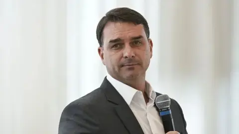 ABD’ye kaçan Flavio Bolsonaro kendini lider ilan etti