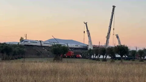 İspanya'daki hızlı tren faciasında can kaybı yükseldi! Yetkililerden kahreden bir çağrı var