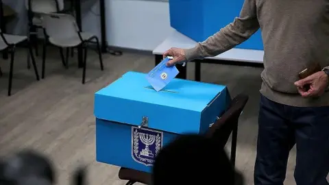 İsrail'de sandık çıkış anketlerine göre, iktidar için yarışan iki blok da hükümet kuracak sayıya erişemedi