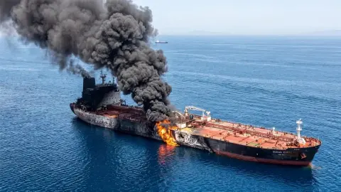 İran: "Hürmüz Boğazı’nda 3 tanker alev aldı, ABD’ye ait İHA ele geçirildi