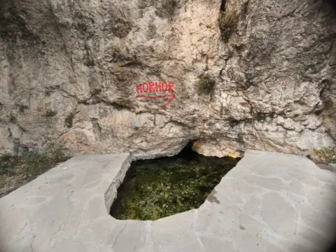 Van Kalesi’nin Gölgesinde Tarih, Yeşillik ve Huzur! Horhor Camisi Turistlerin İlgi Odağı Oldu