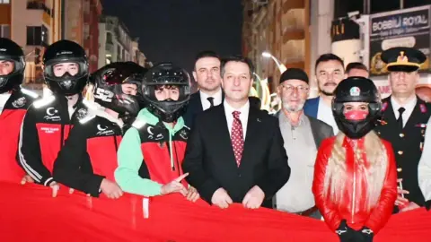 Sorgun’da 29 Ekim Coşkusu! Kaymakam Canpolat Vatandaşlarla Fener Alayında Yürüdü