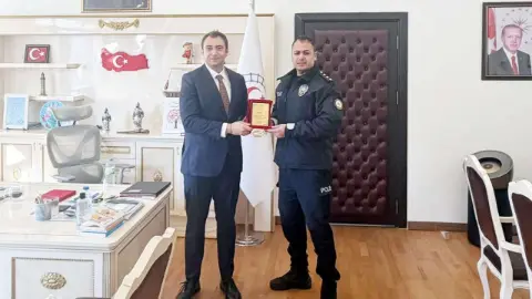 Yozgat’ta 21 Yıllık Faili Meçhul Olay Aydınlatıldı! Kaymakam Eski’den Emniyet Ekiplerine Plaket