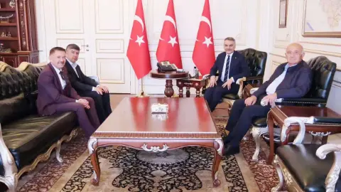 Yozgat Valisi Mehmet Ali Özkan’a Önemli Ziyaret! Mehmet Çiçek ve Beraberindeki Heyet Bir Araya Geldi