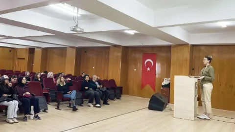 Yozgat Bozok Üniversitesinde Öğrenciden Öğrenciye Eğitim! Sena Aslan Diksiyonun Püf Noktalarını Anlattı