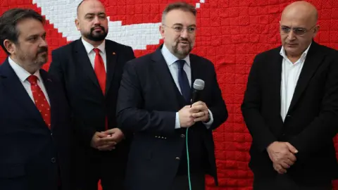 Bozok Üniversitesinde 24 Metrekarelik Türk Bayrağı! 16 Bin Motif İlmek İlmek Birleştirildi