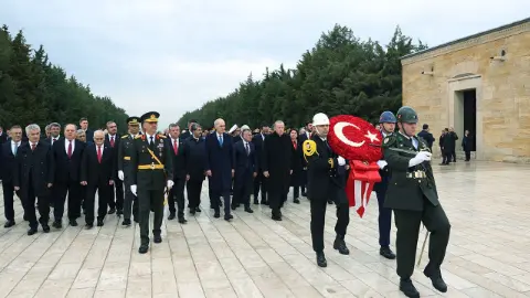 Cumhurbaşkanı Erdoğan ve devlet erkanı Anıtkabir'i ziyaret etti