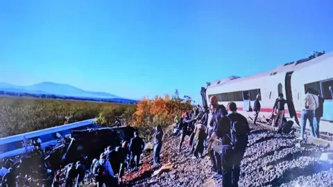 İspanya'daki tren kazasında can kaybı 68'e yükseldi, 3 günlük milli yas ilan edildi