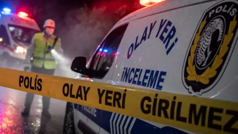 Baba oğlunu bıçakladı