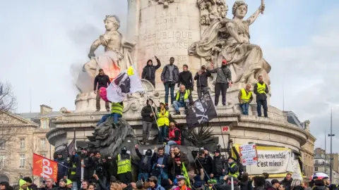 Paris'te kısmi sokağa çıkma yasağı: Cadılar Bayramı'nda'sert müdahale' tehdidi