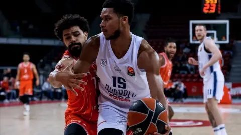 Anadolu Efes, Basketbol Avrupa Ligi’nde yarın Hapoel ile Bulgaristan’da karşılaşacak