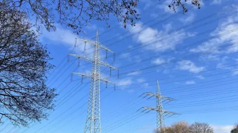 KARANLIKTAN ŞEBEKEYE - Çatalağzı ile Silahtarağa arasındaki hat ulusal elektrik şebekesinin temelini attı