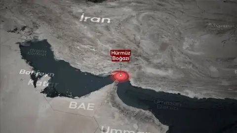 Hürmüz Boğazı’nda tanker mayına çarptı, yangın çıktı