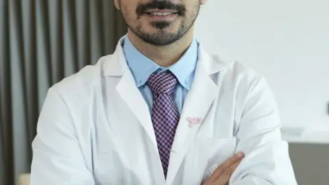 Kanser nedeniyle dilinin yarısı alınan hastanın dili yeniden yapılandırıldı